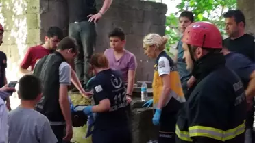 Ağaçtan erik toplamak isterken 4 metre derinlikteki kuyuya düştü