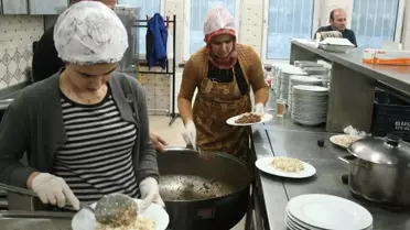 Ömerli'deki Gazi Ybo'da Öğrenciler, Öğretmenler ve Veliler İftarda Buluştu