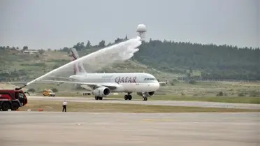 Qatar Airways'in İlk Uçağı İzmir'e İniş Yaptı