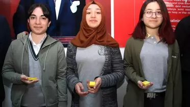 Bilgi yarışması birincisi öğrenciler ödüllendirildi