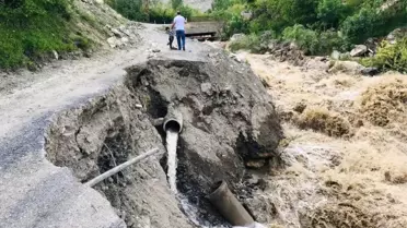 Hakkari'de iki mahalle yolu tehlike saçıyor