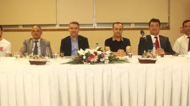 Sevgi evlerindeki çocuklarla geleneksel iftar yemeği