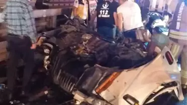 Avcılar'da feci kaza: Dizi seti için çalışan kamyonetin sürücüsü öldü