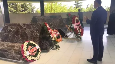 AK Parti İstanbul İl Başkanlığı Merhum Başbakan Menderes'in kabri başında andı