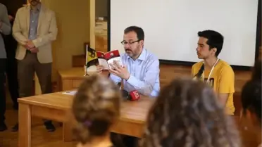 Bakan Kasapoğlu, spor şöleninde öğrencilerle buluştu