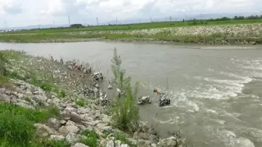 Karasu Nehri'ne atılan çöpler doğayı ve hayvanları tehdit ediyor