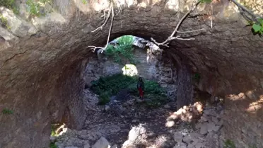 8 asırlık Çataloluk kilisesi definecilerin saldırısı nedeniyle yok olmak üzere