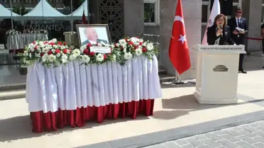 Esat Kaya Turgay için belediye önünde tören düzenlendi