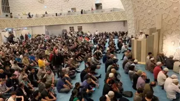 Almanya'da Müslümanlar Kadir Gecesi'nde camilere akın etti