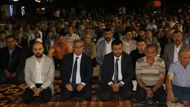 Kadir Gecesi için Abdullahpaşa Meydanı'nda toplandılar