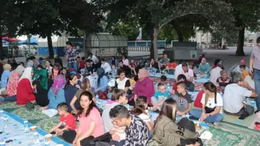 Medeniyet Derneği'nin iftarında israfa dikkat çekildi