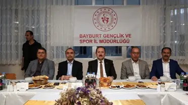 Vali Ali Hamza Pehlivan iftarını öğrencilerle birlikte yaptı