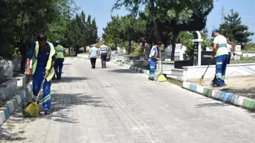 Çorlu'da şehir mezarlıkları Ramazan Bayramı'na hazır