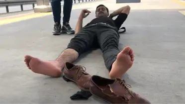 Metrobüs durağındaki şaka kötü bitti!
