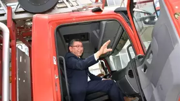 Kilitli kapı için itfaiyeyi beklerken karşılarında belediye başkanını buldular