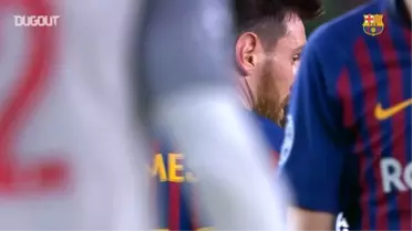 NBA oyuncusu D'Angelo Russell FC Barcelona'yı ziyaret etti ve Riqui Puig ile yeteneklerini değiştirdi