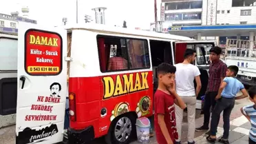 Akçakale'nin 'meraklı köfteci'si iş başında