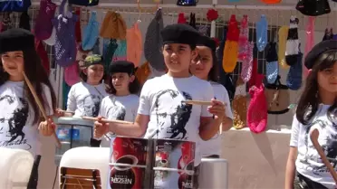Atık malzemelerden ritim grubu kurdular