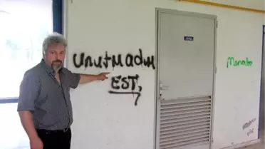 Depremde dükkanları yıkılanlar için yapılan iş merkezi harabeye döndü