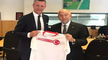 Nihat Özdemir, İzlanda Federasyon Başkanı ile bir araya geldi