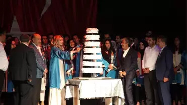 Ahlat Sadullah Gencer Anadolu Lisesinde mezuniyet coşkusu