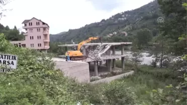 Fırtına Vadisi'nde kaçak yapıların yıkımı devam ediyor
