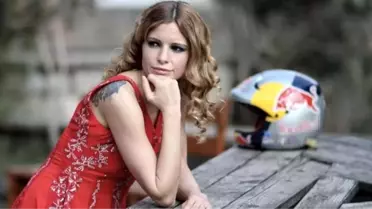 Rallici Burcu Çetinkaya Instagram hesabından eşinin soyadını kaldırdı