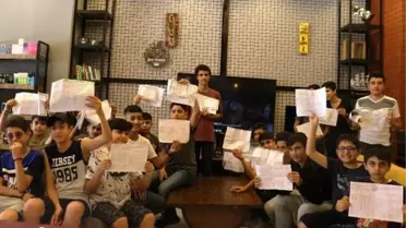 Başarı belgesini getiren öğrencilere ücretsiz tıraş