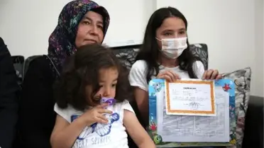 Toz alerjisi bulunan Ülkü'ye karnesini evinde Vali Ayhan verdi