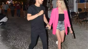 Milli futbolcu İrfan Kahveci kız arkadaşı ile Çeşme'de