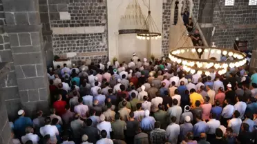 Diyarbakır'da Mursi için gıyabi cenaze namazı kılındı