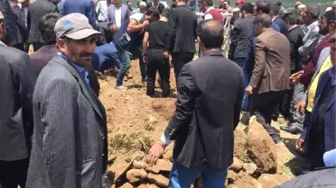 AK Parti'li meclis üyesi ile yeğeni toprağa verildi