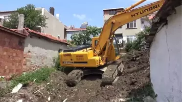 Evinin bahçesinde altın arıyor - TEKİRDAĞ
