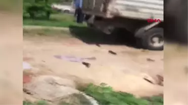 ANTALYA Kamyonetini yıkım ekiplerinin üzerine sürdü