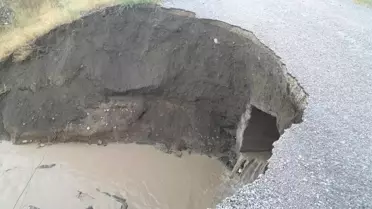 Sivas'ta sağanak yağmur dereleri taşırdı