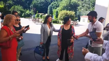 Türkan Şoray ile Sibel Can 15 dakika kala oy kullandı