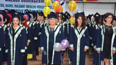 Üç üniversite bitirdi ama okuma azmi bitmedi