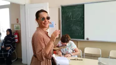 Ünlü sanatçı Hülya Avşar ve kızı oyunu kullandı