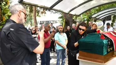 Hamdi Alkan tabuta sarılan eşinin fotoğrafını çekti