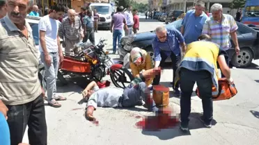 Motosikletlinin ayağı koptu: Feci kaza kamerada