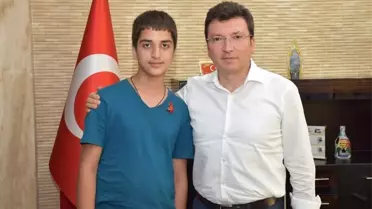 Kaymakam Şahin, LGS birincisini ödüllendirdi