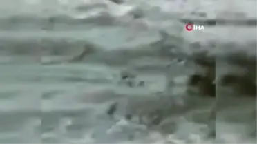 Denizde akıntıya kapıldılar...Can pazarı kamerada