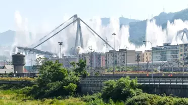 İtalya'da 43 kişiye mezar olan köprü kontrollü şekilde yıkıldı