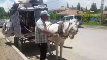 Çerçici Eşref Serçe hem zamana hem teknolojiye direniyor