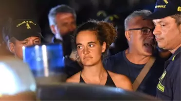 Göçmenleri kurtaran gemi İtalya limanına yanaştı, kaptanı tutuklandı
