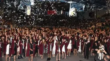 Mezuniyet töreninde 'oo devrem nasılsın?' pankartı sakıncalı bulundu