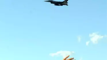 Solo Türk, Yalovalı Şehit Onbaşı için uçtu