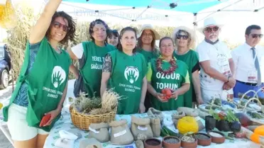 İzmir'den gelip Burhaniye'de tohum takası yaptılar