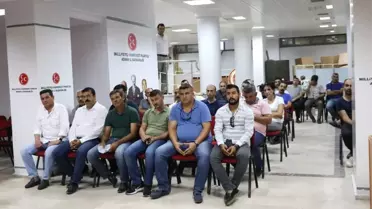 Adana Büyükşehir Belediyesi'nde işten çıkarılan işçiler haklarını istiyor