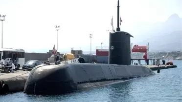 TCG Gür (S-357) Denizaltısı Girne Limanı'na demirledi